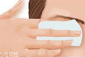 卸眼妝眼睛刺痛怎么辦？5款溫和不刺激的眼部卸妝推薦