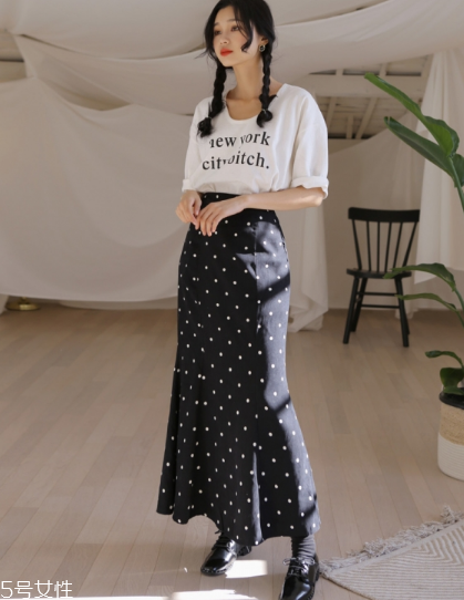 波點(diǎn)裙搭配什么上衣？復(fù)古混搭風(fēng)女王