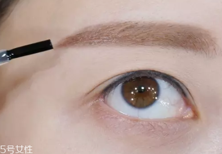 眉毛短怎么變長？畫眉大法拯救短眉星人