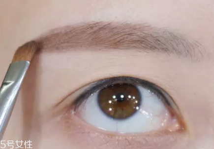 眉毛短怎么變長？畫眉大法拯救短眉星人