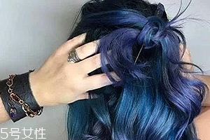 自己染發(fā)怎么染均勻？4個(gè)步驟讓你秒懂染發(fā)DIY
