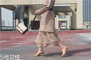 高跟鞋有點(diǎn)松怎么辦？教你三個小妙招