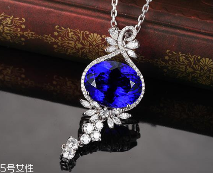坦桑石和藍(lán)寶石有什么區(qū)別？寶石大對(duì)比