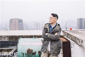 男生怎么穿顯得成熟？輕松塑造穩(wěn)重形象