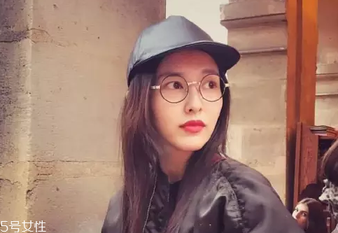 戴眼鏡怎么化妝好看？這么化妝比戴美瞳還美貌