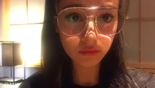 戴眼鏡怎么化妝好看？這么化妝比戴美瞳還美貌