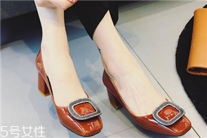 腿粗腿短穿什么鞋子好看？視覺(jué)上拉長(zhǎng)腿部比例