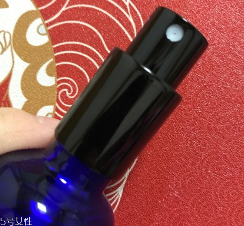 純露可以當(dāng)噴霧嗎？隨時(shí)為你補(bǔ)充水分