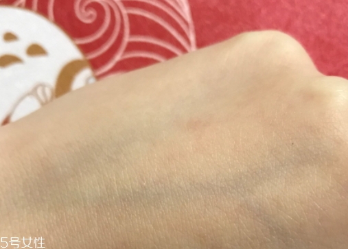 純露可以當(dāng)噴霧嗎？隨時(shí)為你補(bǔ)充水分