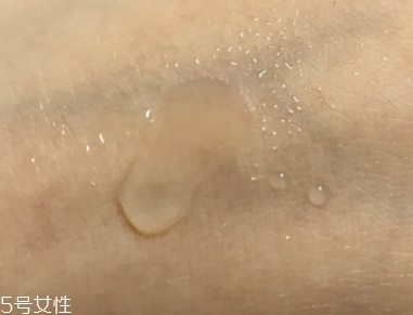 純露可以當(dāng)噴霧嗎？隨時(shí)為你補(bǔ)充水分