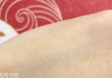 純露可以當(dāng)噴霧嗎？隨時(shí)為你補(bǔ)充水分