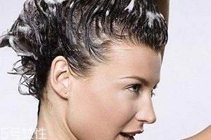 頭發(fā)干燥用什么護(hù)發(fā)素？滋潤保濕型