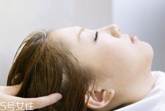 頭發(fā)干燥用什么護(hù)發(fā)素？滋潤保濕型
