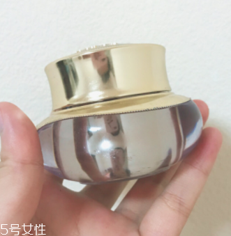 面霜可以當(dāng)眼霜嗎？年輕肌膚可以少量用