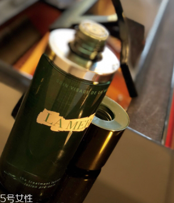 海藍之謎精萃液跟爽膚水有什么區(qū)別？用于爽膚水之后