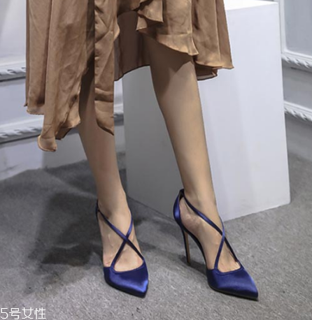 高跟鞋38碼多少厘米？學(xué)會測量腳長