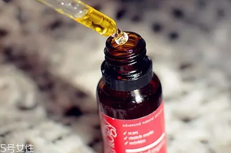 玫瑰果油怎么涂效果最好？搓熱再用加速吸收