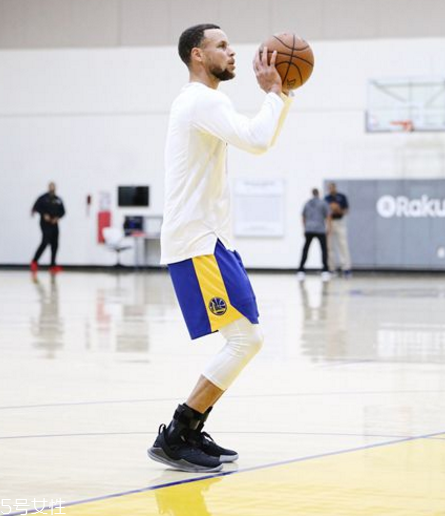 under armour curry 5庫(kù)里五代戰(zhàn)靴多少錢？