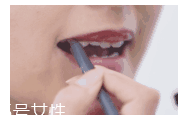 裸色衣服配什么顏色口紅？橙色口紅顯氣色