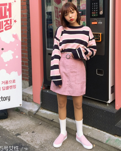 粉色短裙配什么鞋子？少女感爆棚穿搭