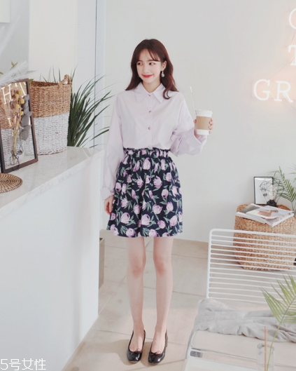 碎花短裙怎么搭配？與春天來一場甜美約會