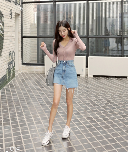牛仔短裙搭配什么鞋？瞬間變身萌萌少女