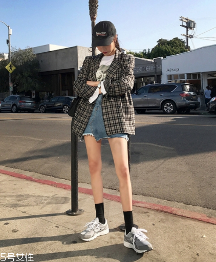 牛仔短裙搭配什么鞋？瞬間變身萌萌少女