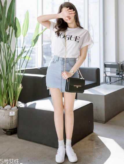 牛仔短裙搭配什么鞋？瞬間變身萌萌少女