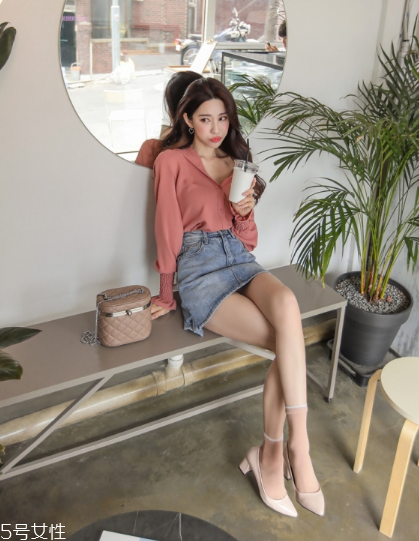 牛仔短裙搭配什么鞋？瞬間變身萌萌少女
