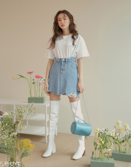 牛仔短裙搭配什么鞋？瞬間變身萌萌少女