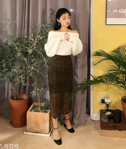 蕾絲半身裙配什么上衣好看？瞬間氣質(zhì)脫俗