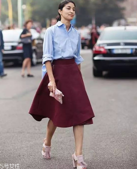 春天穿什么顏色衣服顯白？不要總是黑白灰