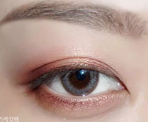棕色眉筆適合什么膚色？不適合暗膚色