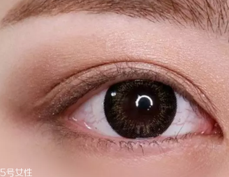 大地色眼影配什么顏色口紅？豆沙色超有氣質(zhì)