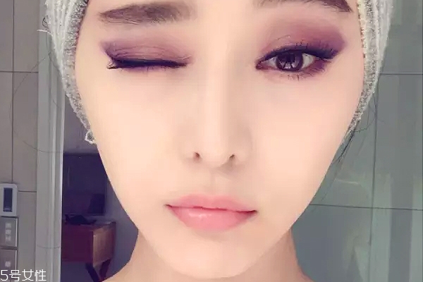 紫色眼影配什么口紅？配少女粉堪稱完美