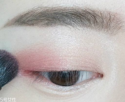 桃花妝用什么眼影好？3重色彩打造迷人眼妝