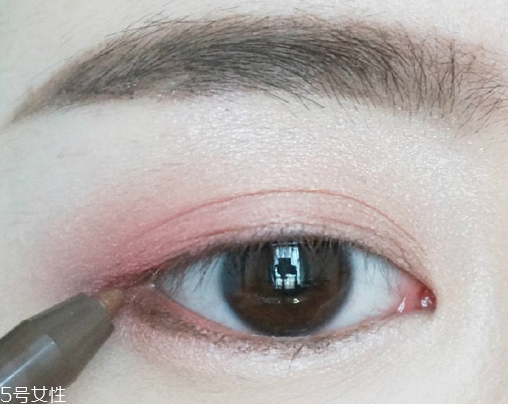 桃花妝用什么眼影好？3重色彩打造迷人眼妝