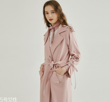 如何挑選風(fēng)衣？這些款式穿10年不過(guò)時(shí)
