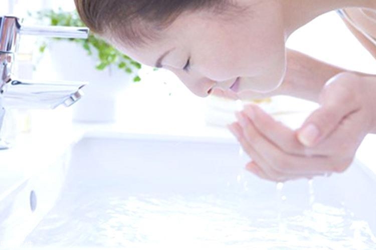 為什么油皮會變成干皮？三個油皮護(hù)膚誤區(qū)