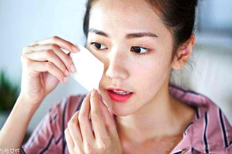 為什么油皮會變成干皮？三個油皮護(hù)膚誤區(qū)