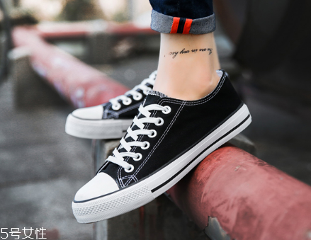 帆布鞋可以水洗嗎？帆布鞋應(yīng)該這樣洗