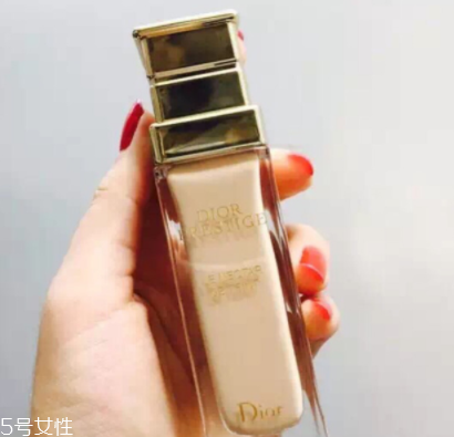 迪奧花蜜粉底液好用嗎？霧面美顏效果