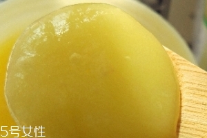 蜂王漿是什么味道？辣味跟酸味