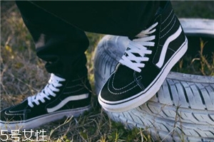 帆布鞋鞋幫發(fā)黃怎么辦？帆布鞋鞋幫要仔細清洗