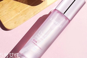 肌底液和爽膚水先用哪個(gè)？肌底液用在水之后