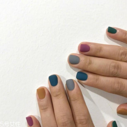 涂一次指甲油多久卸掉？最好是半個(gè)月卸掉
