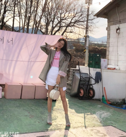 西裝配什么裙子好看？讓你美到挪不開眼
