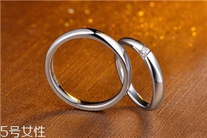 婚戒買(mǎi)黃金還是鉆石？?jī)烧邇?yōu)缺點(diǎn)對(duì)比