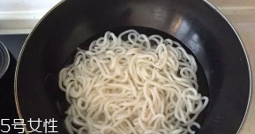 袋裝烏冬面怎么做好吃？地道日式烏冬面做法