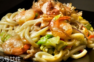 袋裝烏冬面怎么做好吃？地道日式烏冬面做法